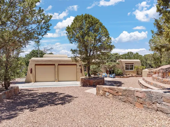 1094 Governor Dempsey Dr, Santa Fe, NM 87501