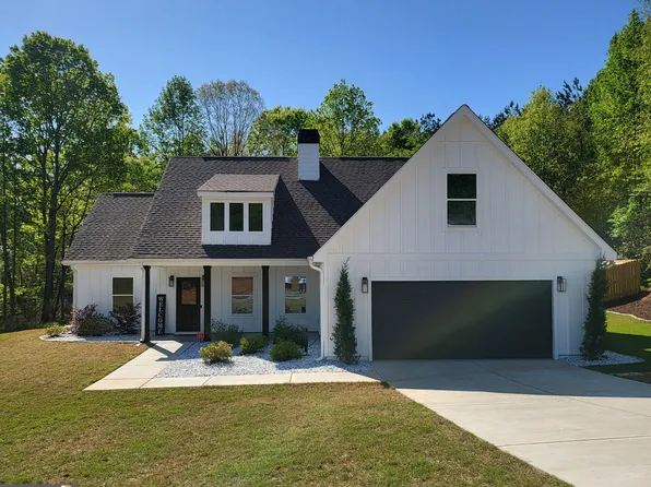 177 Maple Dr, Commerce, GA 30529