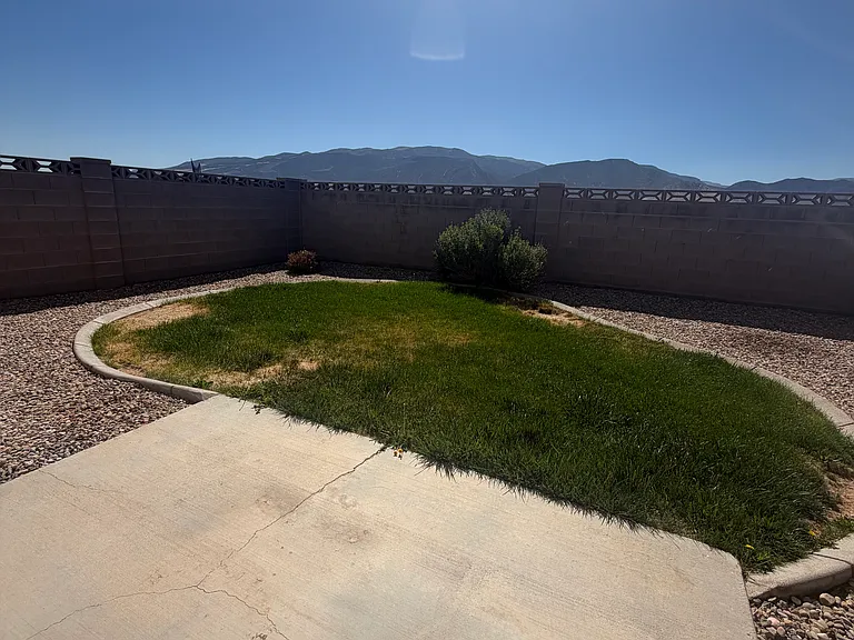 2710 N Clark Pkwy — Photo 15