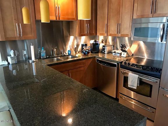 4th image of 2060 Beach Blvd