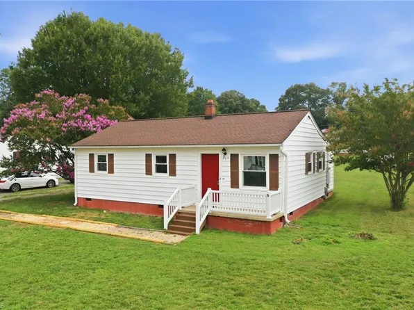 225 Circle Dr, Gibsonville, NC 27249