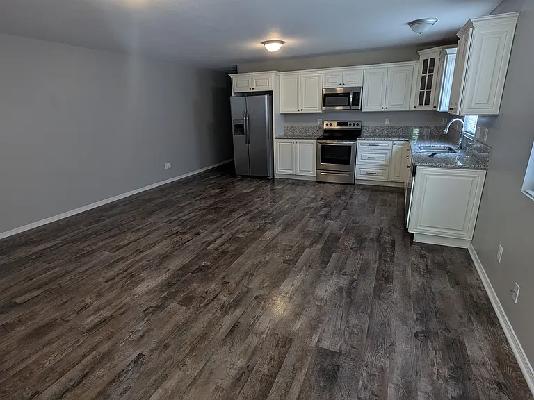 3703 W Saint Louis Ave — Photo 2