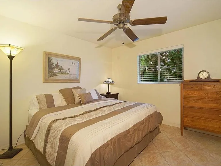 703 SW Santa Barbara Pl — Photo 9