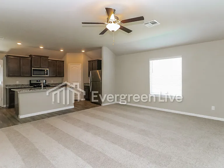920 NW 3rd St — Photo 4