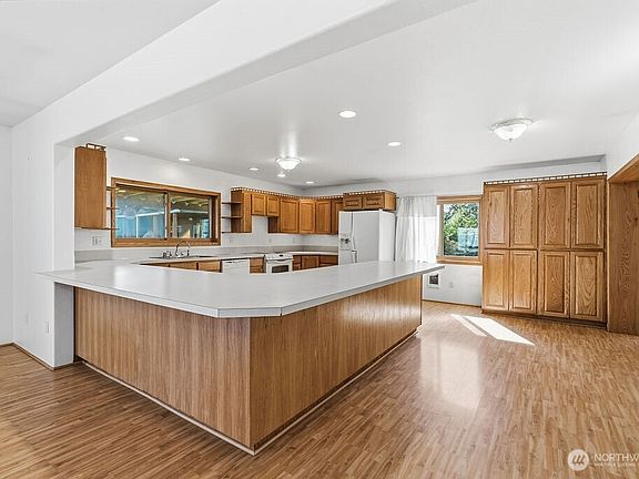 3rd image of 156 Williams Avenue