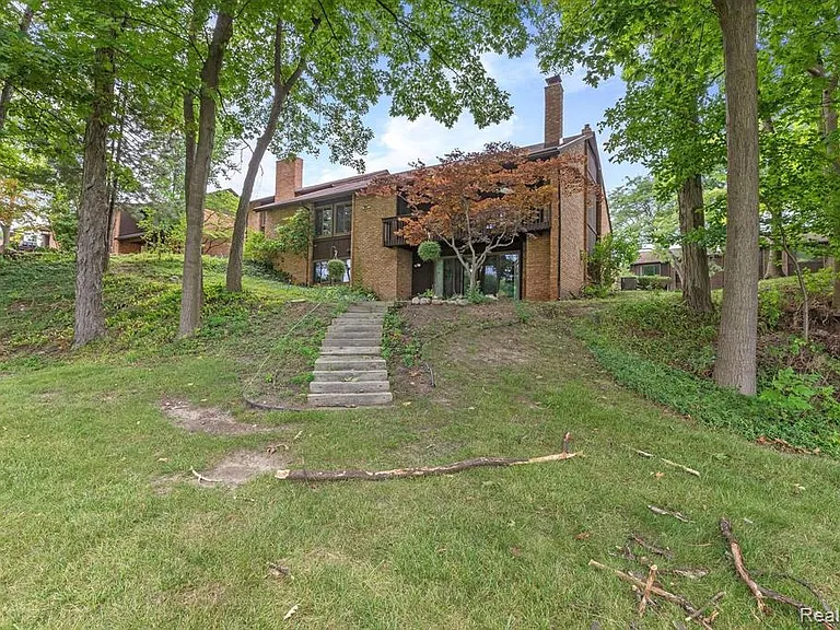 2185 Rhine Rd — Photo 3