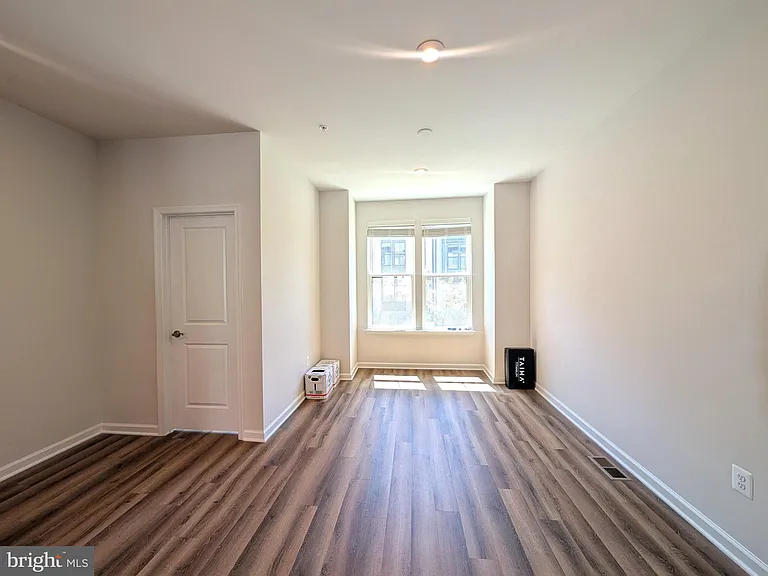 3413 Whippitt Way — Photo 6