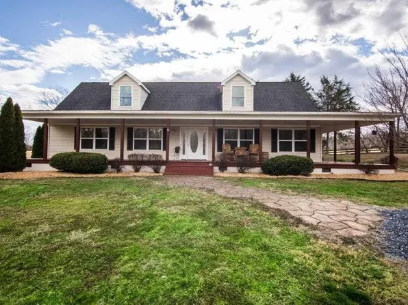313 Big Valley Ln, Mount Solon, VA 22843