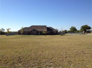 102 Tiger Ln, Trenton, TX 75490