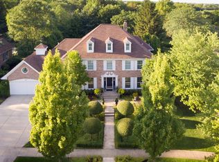 517 N Arboretum Cir, Wheaton, IL 60189