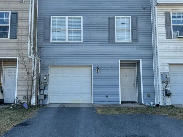 121 Topaz Ln, Inwood, WV 25428