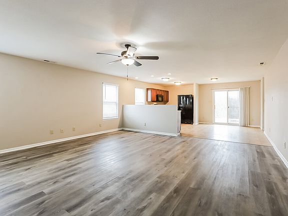 4th image of 2329 Seven Peaks Dr