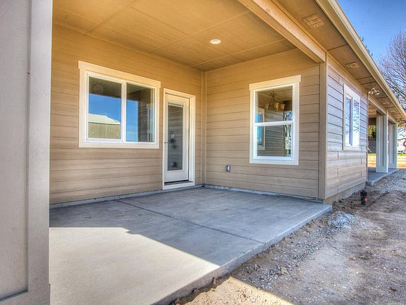 3rd image of 1040 W Idaho Blvd