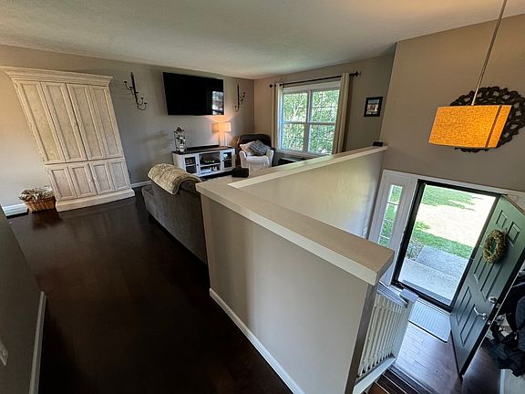 3rd image of 908 Birchwood Dr
