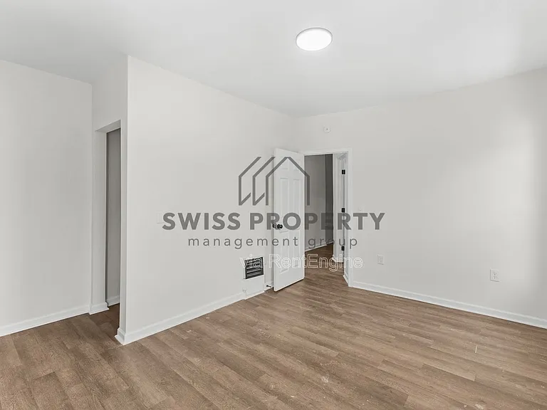1339 Mooberry St — Photo 5