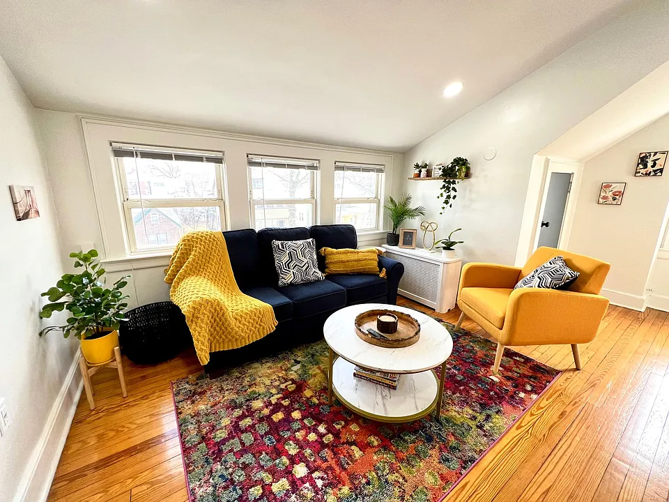 16 Bellair Pl #3