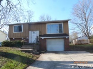 3281 E Dove Dr, Decatur, IL 62526