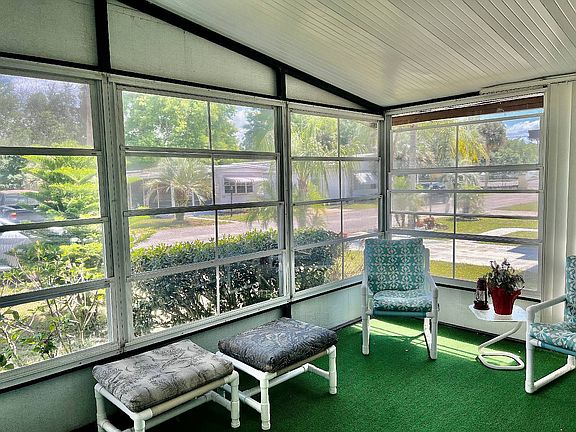 3rd image of 1626 Wonderland Way