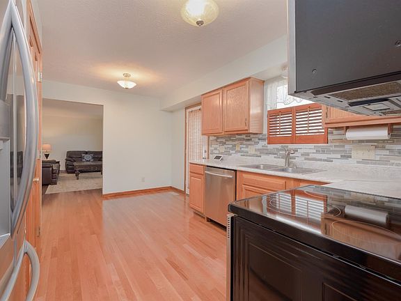 2nd image of 880 Millers Run Ct