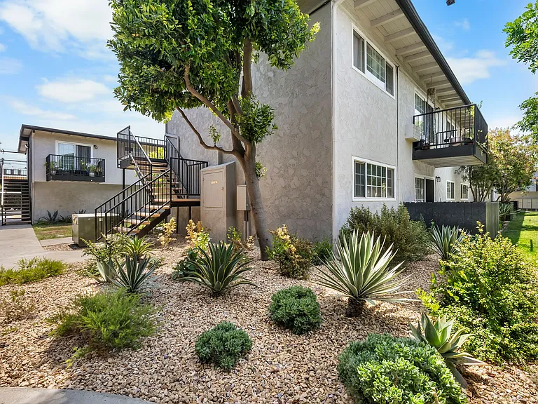 2701 W McFadden Ave — Photo 14