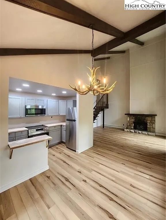3 bed, 1143 sqft, $2,700 — Photo 3