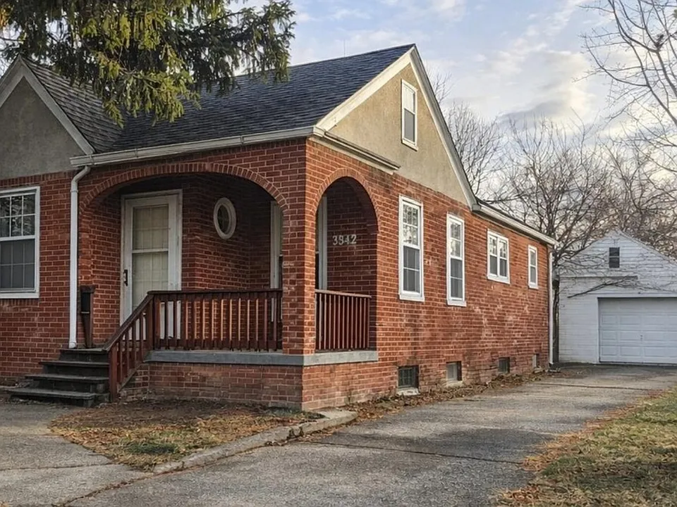 3342 Elm St