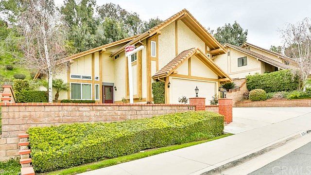 1st image of 925 Avenida Loma Vis