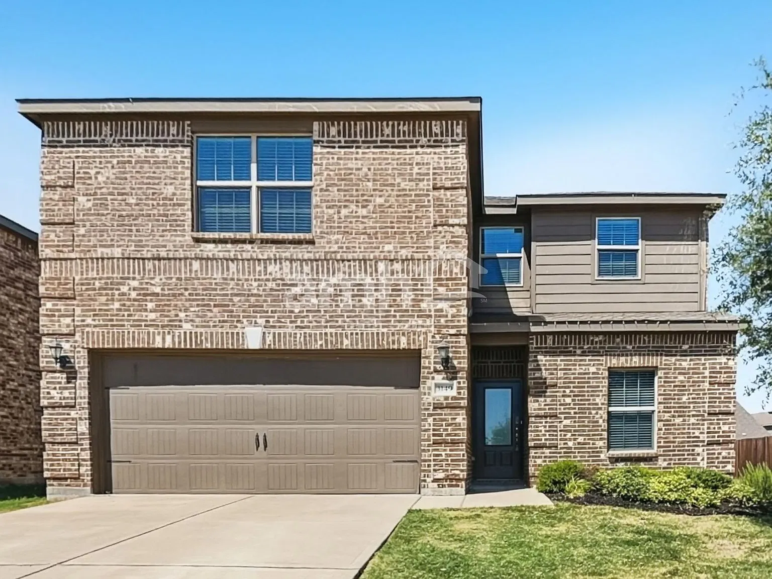 5 bed, 2.5 bath, 2700 sqft, $2,650 — Photo 1