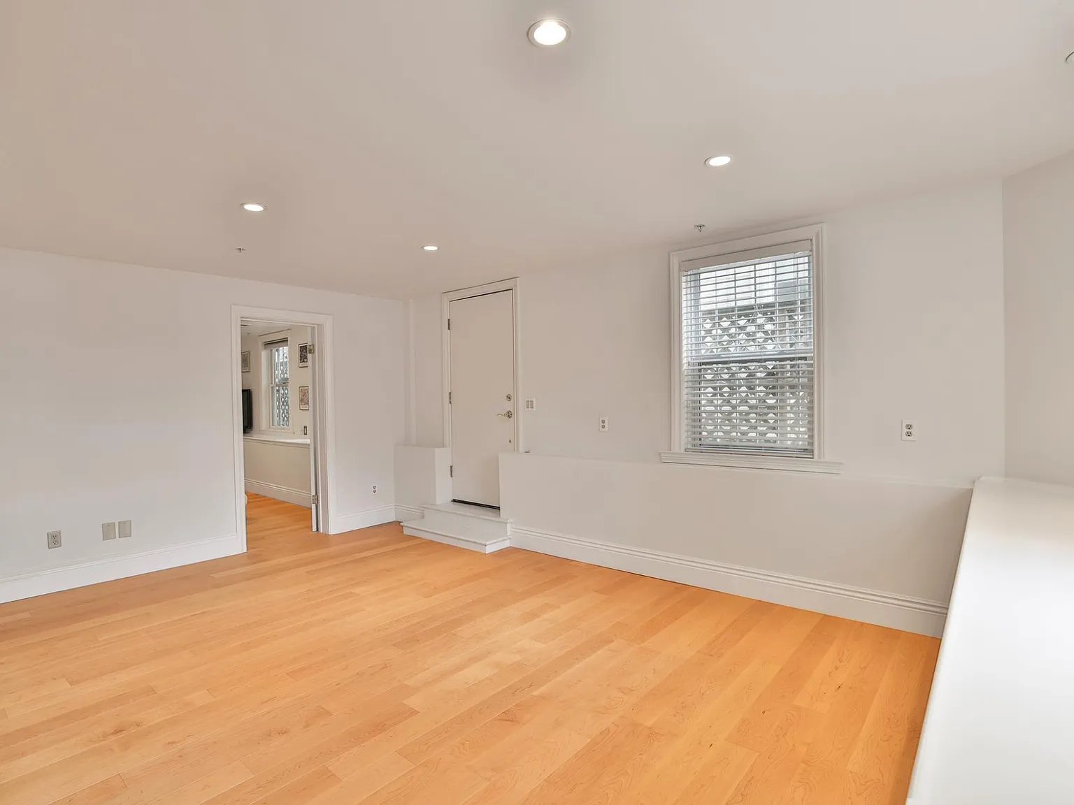 1 bed, 900 sqft, $4,980 — Photo 3