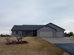 W8977 R & D Rd, Hortonville, WI 54944