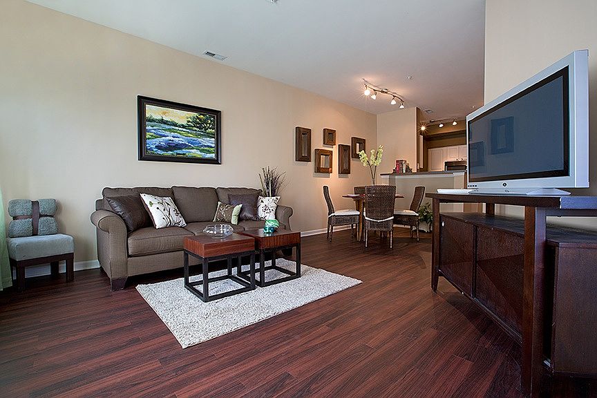 2nd image of 1527 Watkins Ln Unit 101