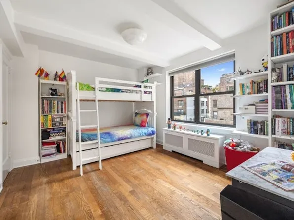 245 East 72nd Street image 10 of 12