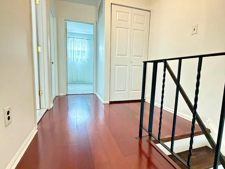 422 Village Ln — Photo 11