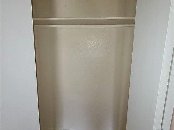 5th image of 921 Dryden Ave