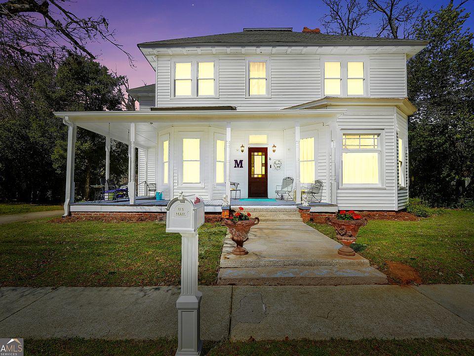 1st image of 76 College St
