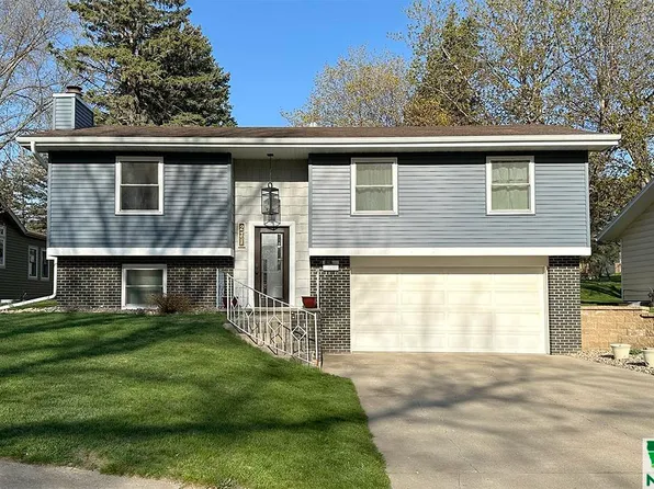 271 2nd Ave SE, Sioux Center, IA 51250
