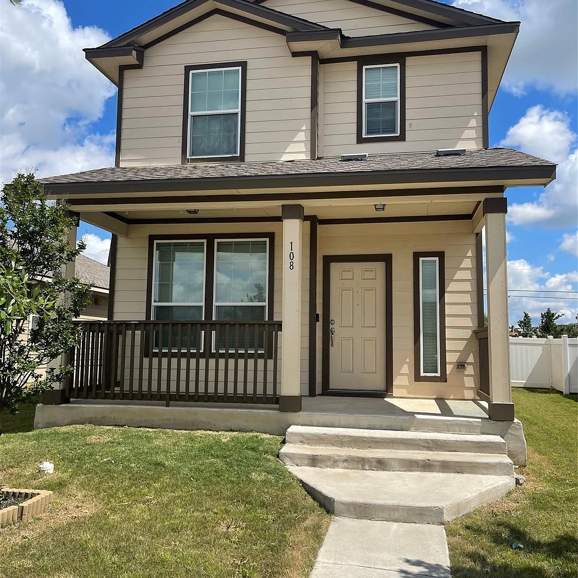 3 bed, 2.5 bath, 1324 sqft, $1,900 — Photo 1