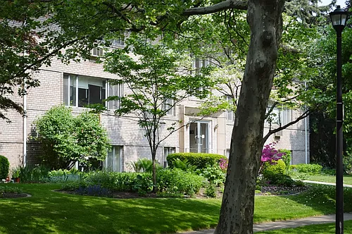 1077 East Ave Photo 1