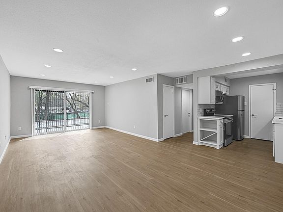 2nd image of 7555 Katy Fwy APT 146