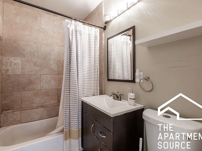 1530 N Greenview Ave #1F — Photo 16