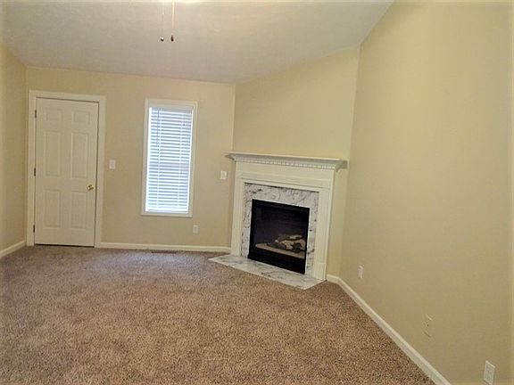 2nd image of 828 Cambridge Creek Dr SW
