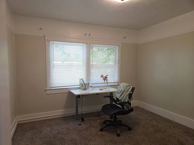 627 E Weldon Ave — Photo 6