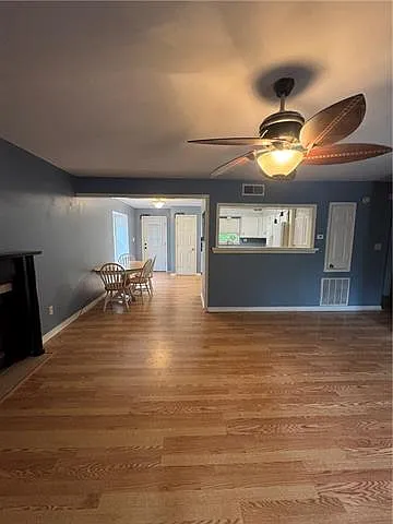 3 bed, 2.0 bath, 1900 sqft, $1,750 — Photo 4