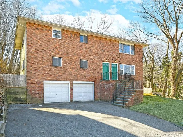 3 bed, 2.0 bath, 1300 sqft, $3,250 — Photo 2