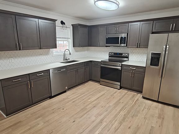 Wow! Total reno in 2023. New cabinets, new quartz countertops, backsplash, Stainless Steel Appliances, and more!