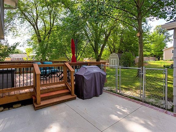3rd image of 1208 Lyndale Dr