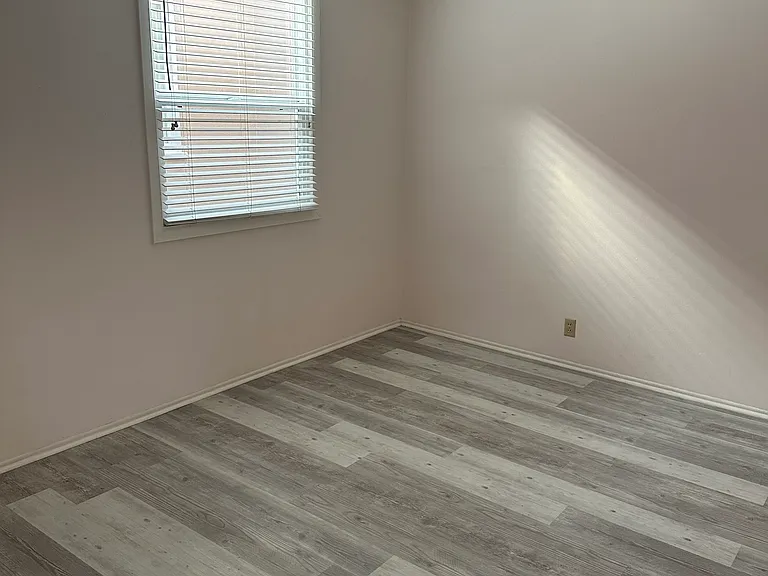 61 Valley St — Photo 4