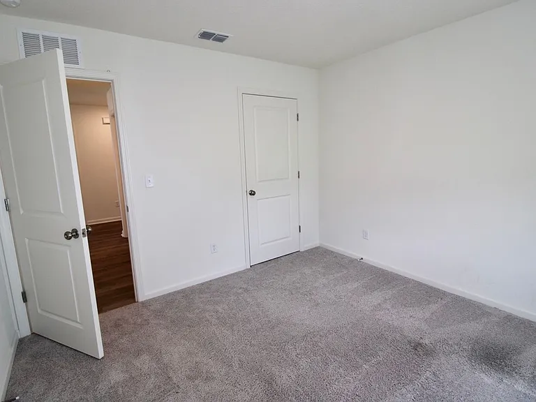205 Landing Blvd — Photo 9
