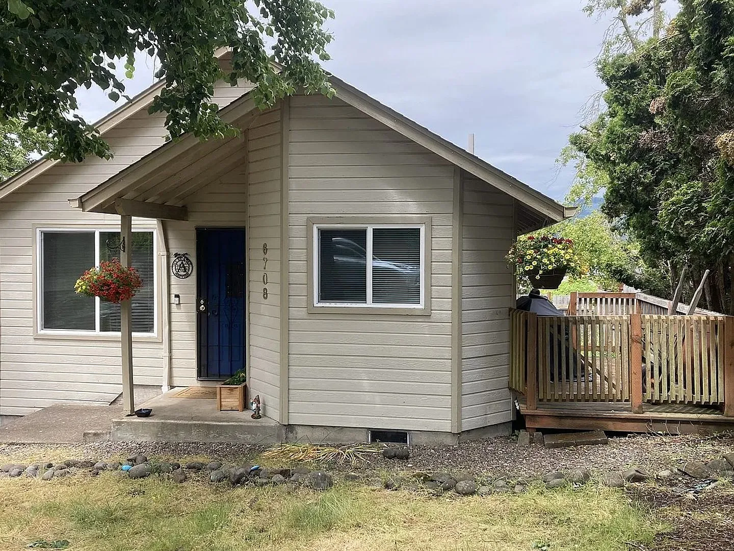 2 Bedroom 1 Bath duplex in Thurston neighborhood — Photo 1