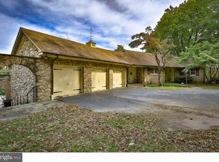 10 Summit Pl, Philadelphia, PA 19128
